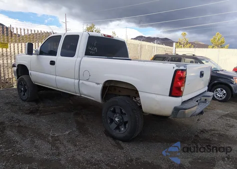 2004 Chevrolet Silverado 1500 Work Truck z USA, uszkodzony, nr VIN 2GCEC19V441123747
